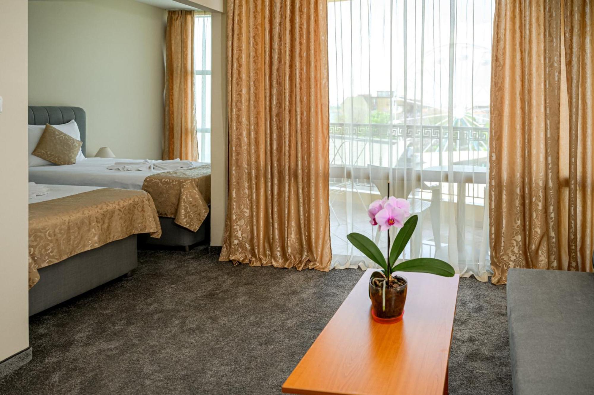 Paradise Hotel & Relax Center เปาโมเรีย ภายนอก รูปภาพ